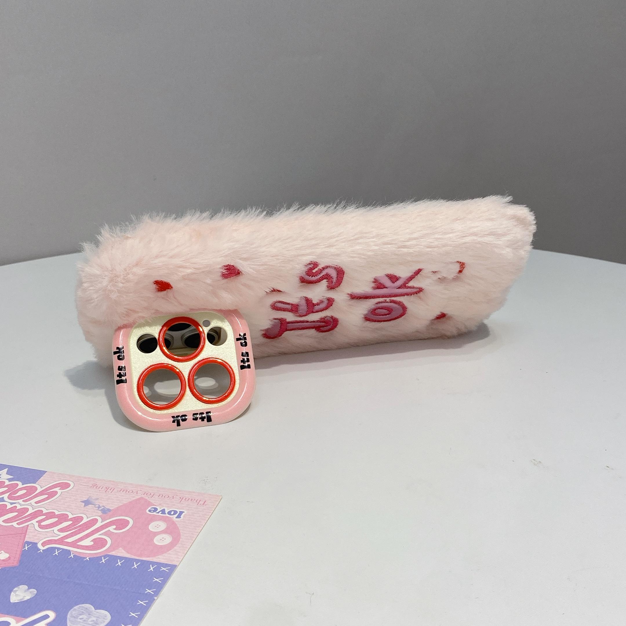 KJS-006 For iPhone 15 Pro Max Case It’S OK Lens Kickstand TPU Plush Furry Phone Cover White
KJS-006 For iPhone 15 Pro Max Case It’S OK Lens Kickstand TPU Plush Furry Phone Cover White