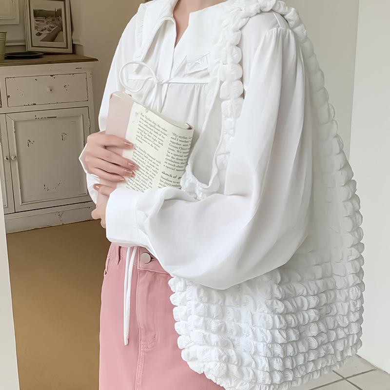 Корейский стиль Облако Пузырьковая плиссированная сумка через плечо для женщин, большая вместительная сумка из ткани для матери и ребенка
Корейский стиль Облако Пузырьковая плиссированная сумка через плечо для женщин, большая вместительная сумка из ткани для матери и ребенка