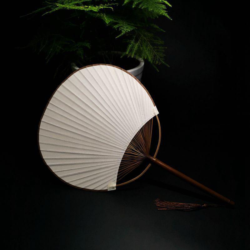 Танец с веерами Кость Бамбук Бумажный веер Леди Пятно Китайский подарок Свадебные сувениры и подарки Веера Японский стиль
Танец с веерами Кость Бамбук Бумажный веер Леди Пятно Китайский подарок Свадебные сувениры и подарки Веера Японский стиль