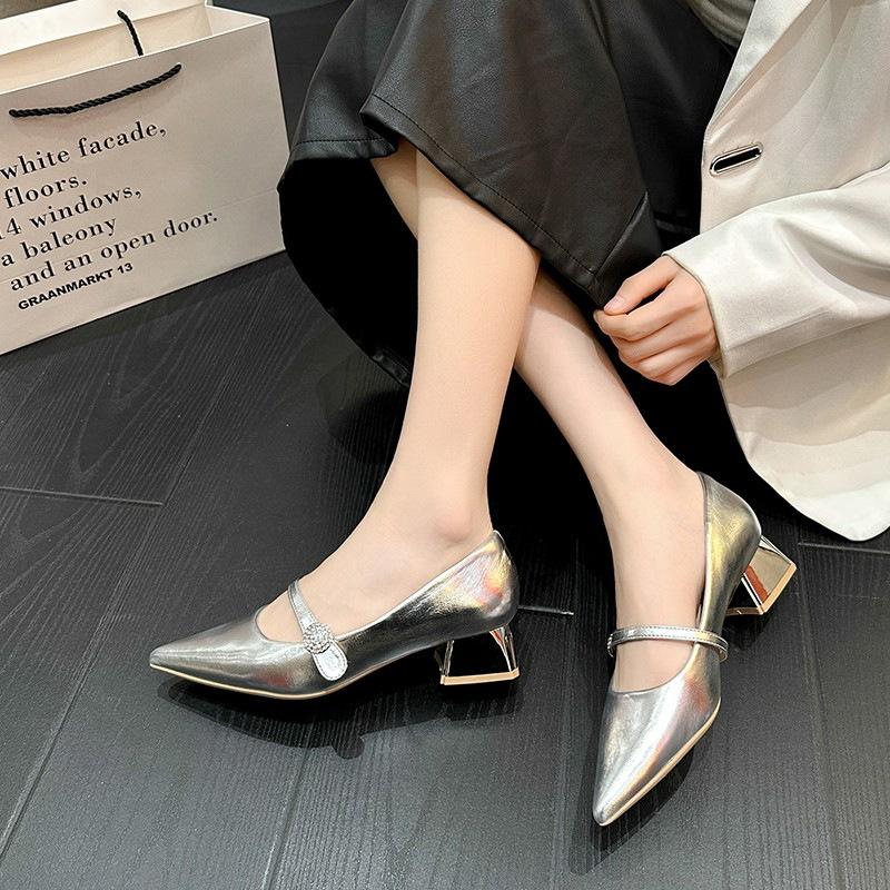 Retro silver thick heel French Mary Jane shoes 2025 spring and autumn new one-word pointed high heels single shoes women 39 срібний
Retro silver thick heel French Mary Jane shoes 2025 spring and autumn new one-word pointed high heels single shoes women 39 срібний