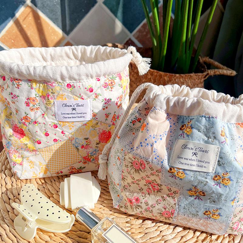 1Pc High-capacity INS Drawstring Bag Simple Drawstring Makeup Bag Floral Print Portable Underwear Travel Storage
1Pc High-capacity INS Drawstring Bag Simple Drawstring Makeup Bag Floral Print Portable Underwear Travel Storage