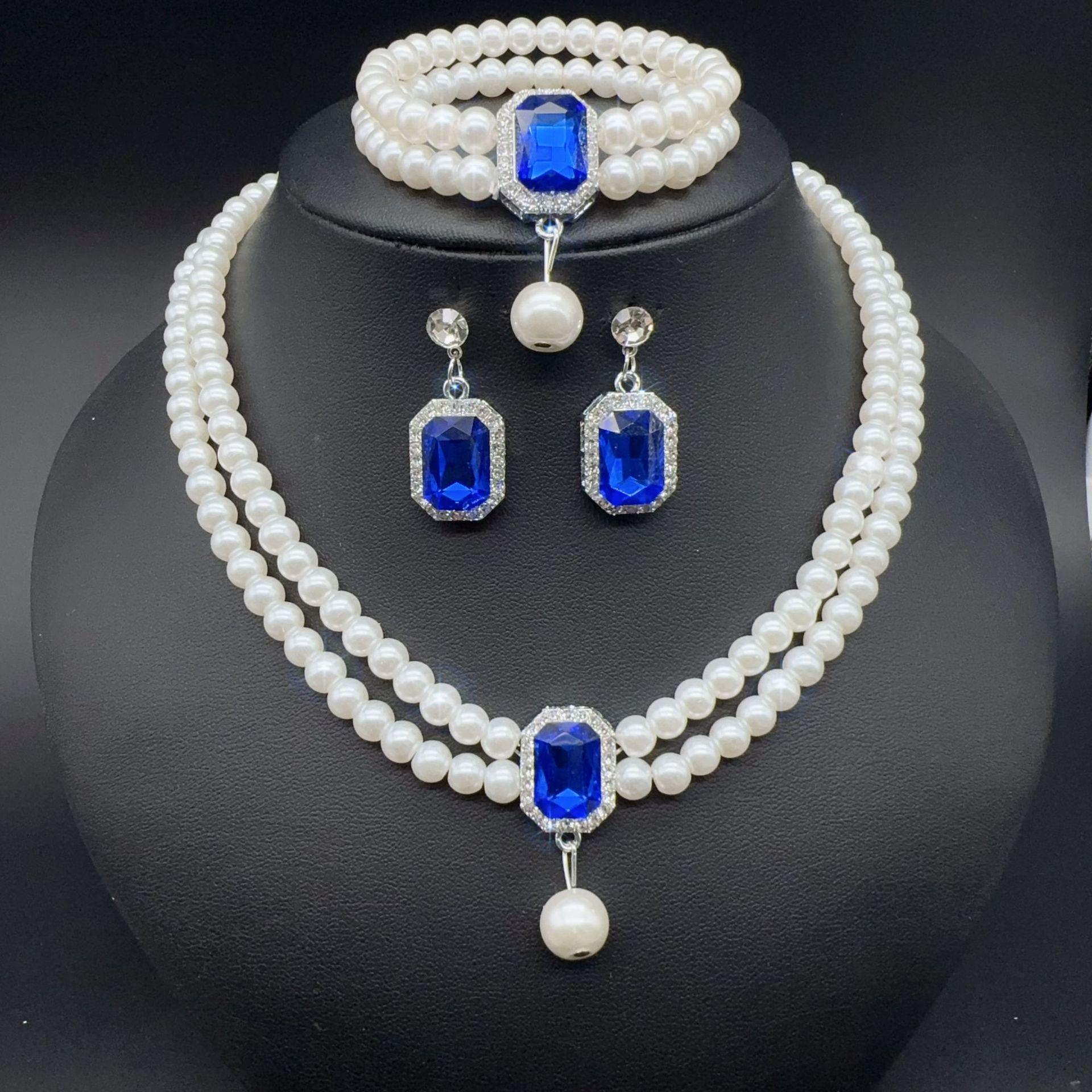 French Elegant Multi-Layer Imitation Pearl Choker with Beaded Round Pendant
French Elegant Multi-Layer Imitation Pearl Choker with Beaded Round Pendant