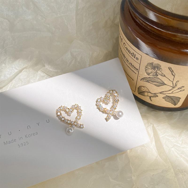 Love earrings new trendy Korean temperament stud earrings women s fashion foreign style popular summer earrings
Love earrings new trendy Korean temperament stud earrings women s fashion foreign style popular summer earrings