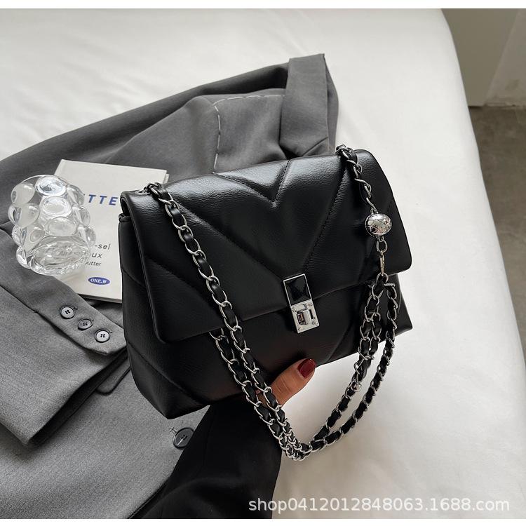 Fashion Rhombus Chain Bag Women s Bag 2025 New Fashion Textured Underarm Bag One Shoulder Crossbody Bag Versatile Small Bag чорний
Fashion Rhombus Chain Bag Women s Bag 2025 New Fashion Textured Underarm Bag One Shoulder Crossbody Bag Versatile Small Bag чорний