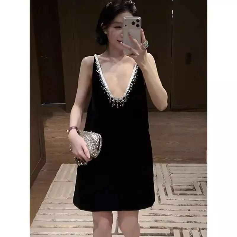 Women s Black Velvet Rhinestone Trim V-Neck Sleeveless Mini Dress M чорний
Women s Black Velvet Rhinestone Trim V-Neck Sleeveless Mini Dress M чорний