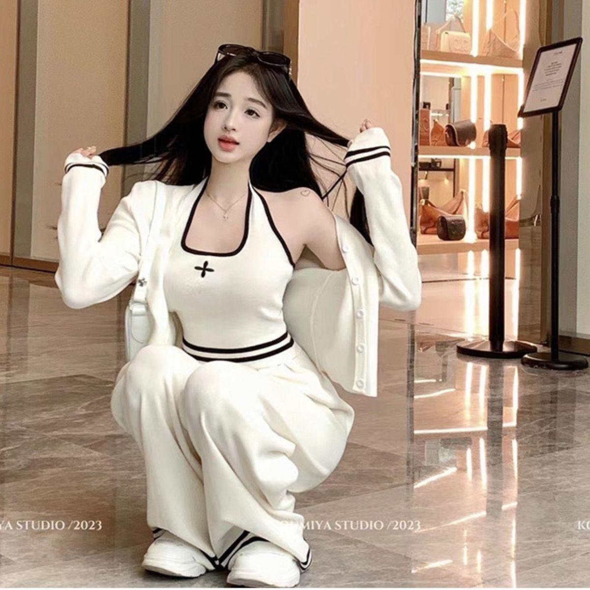 Trendy Knit Color Block Vest & Cardigan Three-Piece Set S
Trendy Knit Color Block Vest & Cardigan Three-Piece Set S