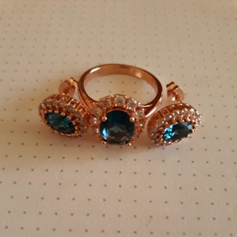 ZHOUYANG Jewelry Set For Women Korean Style Rose Gold Color Red Austrian Crystal With 2 Pcs Ring Eearrings Wholesale ZYS113 7.25
ZHOUYANG Jewelry Set For Women Korean Style Rose Gold Color Red Austrian Crystal With 2 Pcs Ring Eearrings Wholesale ZYS113 7.25