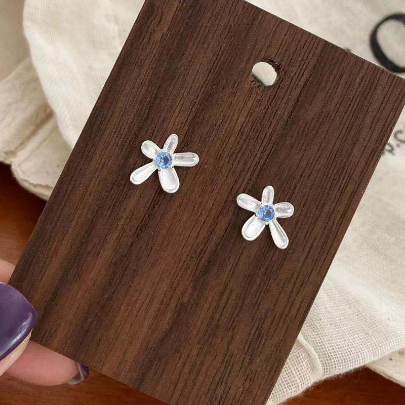 Sweet Cute Silver Color Flower Stud Earrings for Women Simple Exquisite Mini Small Earrings Students Daily Jewelry Accessories
Sweet Cute Silver Color Flower Stud Earrings for Women Simple Exquisite Mini Small Earrings Students Daily Jewelry Accessories