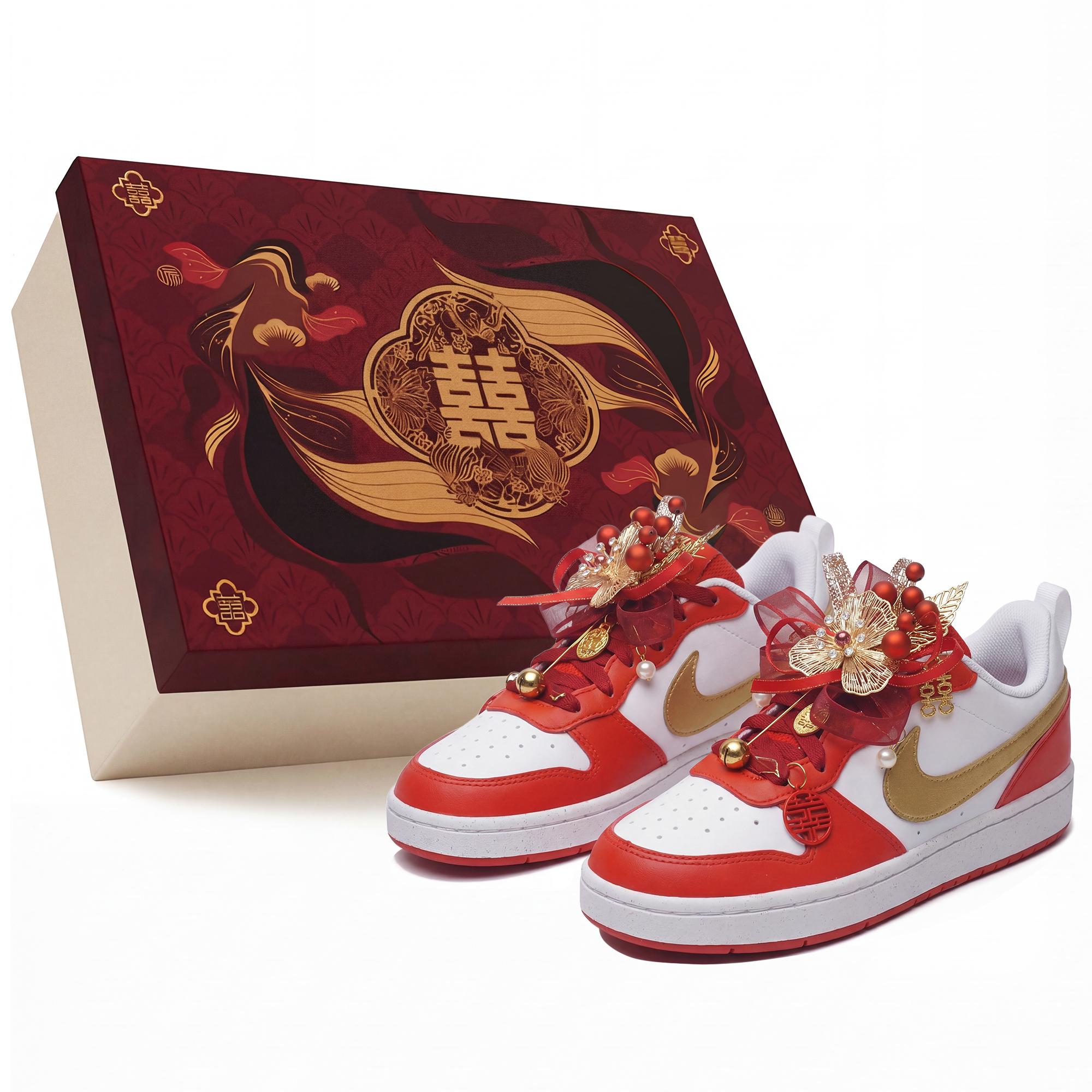 Nike Court Borough CNY Wedding, Love Forever, Blooming Flowers And Full Moon GS Li Zhen, Box DV5456-137(Team1007-S-BOX) 37.5
Nike Court Borough CNY Wedding, Love Forever, Blooming Flowers And Full Moon GS Li Zhen, Box DV5456-137(Team1007-S-BOX) 37.5