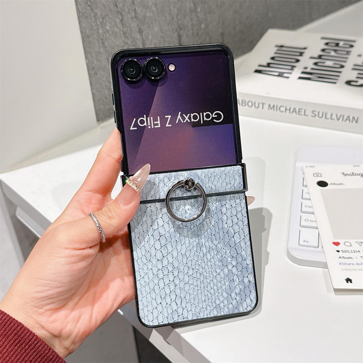 Luxury Snakeskin Leather with Ring Portable Phone Case for Samsung Galaxy Z Flip7 Flip6 ZFlip 6 Z Flip5 Flip4 Flip3 Back Cover Galaxy Z Flip7 FE синій
Luxury Snakeskin Leather with Ring Portable Phone Case for Samsung Galaxy Z Flip7 Flip6 ZFlip 6 Z Flip5 Flip4 Flip3 Back Cover Galaxy Z Flip7 FE синій