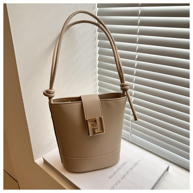 Pu Water Bucket Bag For Women With Zipper Closure And Cell Phone Pocket For Casual Daily Use хакі
Pu Water Bucket Bag For Women With Zipper Closure And Cell Phone Pocket For Casual Daily Use хакі