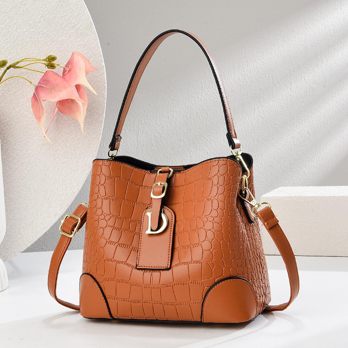 Сумка-ведро, сумка с узором из камней, сумка через плечо с узором под крокодила, сумка-мессенджер. 20*12*18
Сумка-ведро, сумка с узором из камней, сумка через плечо с узором под крокодила, сумка-мессенджер. 20*12*18