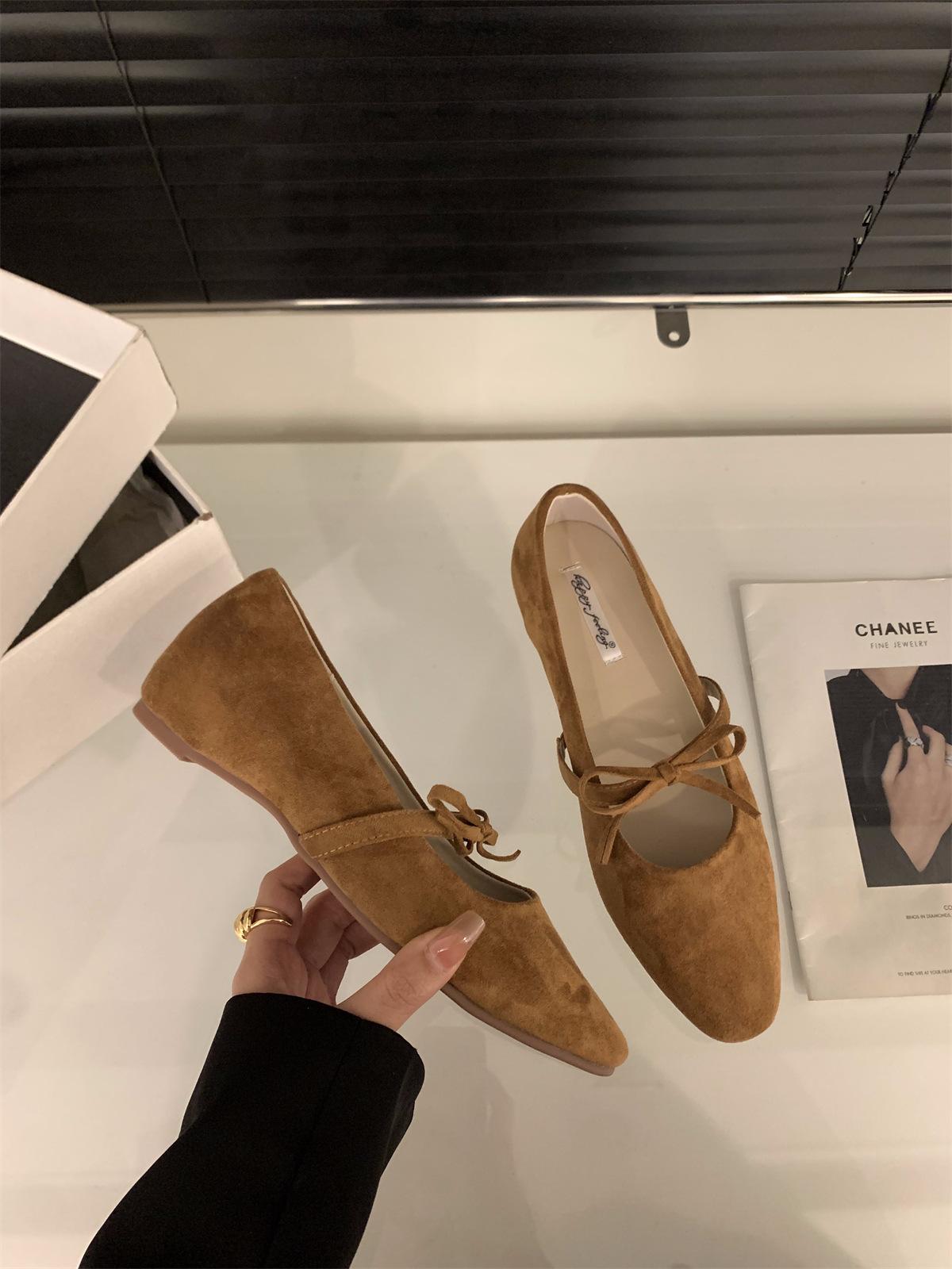 Внутреннее увеличение высоты Французские маленькие красные туфли Мэри Джейн женская обувь 2025 новая весна замшевые балетки вечерние туфли 40
Внутреннее увеличение высоты Французские маленькие красные туфли Мэри Джейн женская обувь 2025 новая весна замшевые балетки вечерние туфли 40