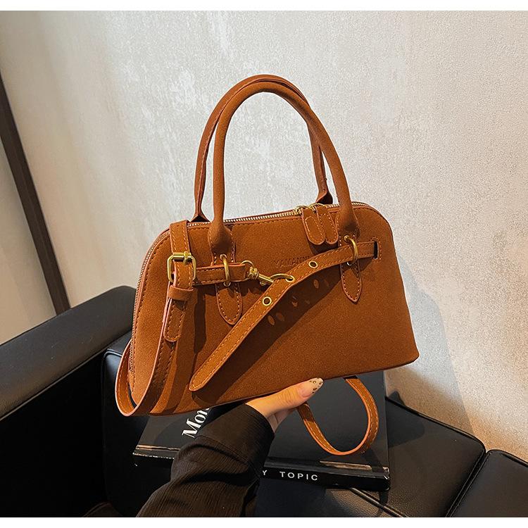 Сумка осіння жіноча універсальна сумочка 2024 нова модна ніша матова сумка-раковина проста месенджер коричневий
Сумка осіння жіноча універсальна сумочка 2024 нова модна ніша матова сумка-раковина проста месенджер коричневий