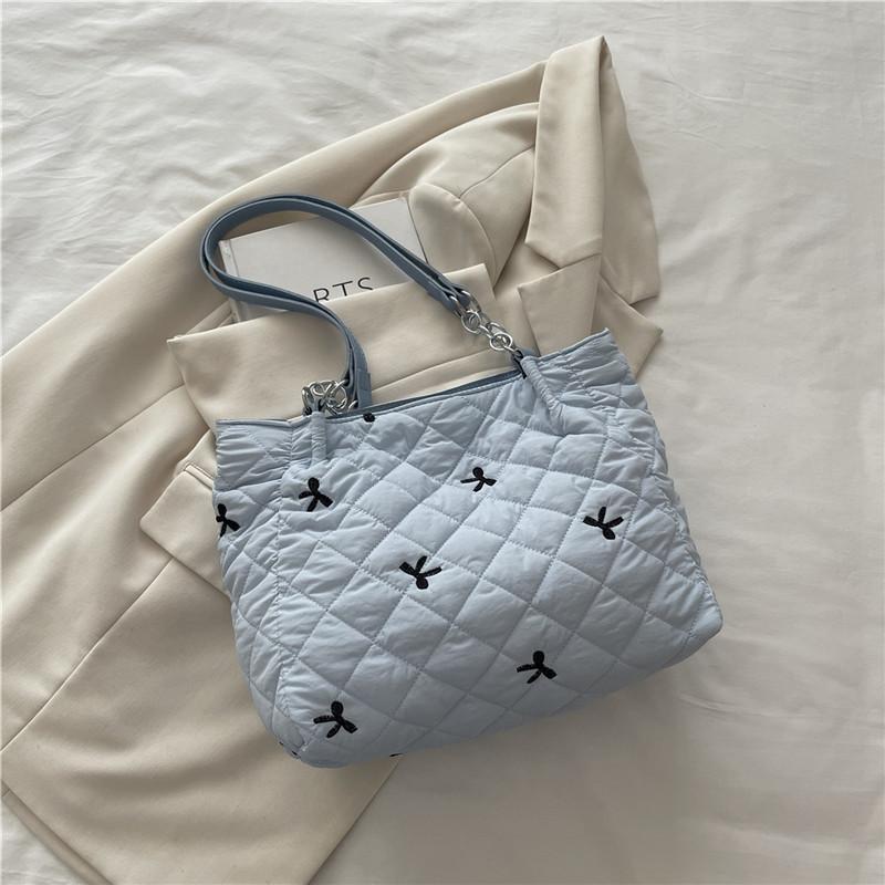 2025 autumn and winter new textured large-capacity bag fashionable and casual personalized shoulder bag niche design tote bag синій
2025 autumn and winter new textured large-capacity bag fashionable and casual personalized shoulder bag niche design tote bag синій