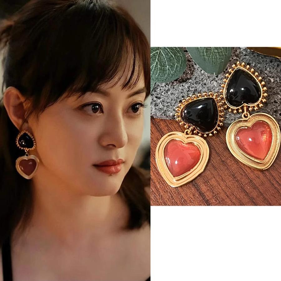 Resin love pendant earrings simple retro temperament stud earrings niche fashion high sense earrings women
Resin love pendant earrings simple retro temperament stud earrings niche fashion high sense earrings women