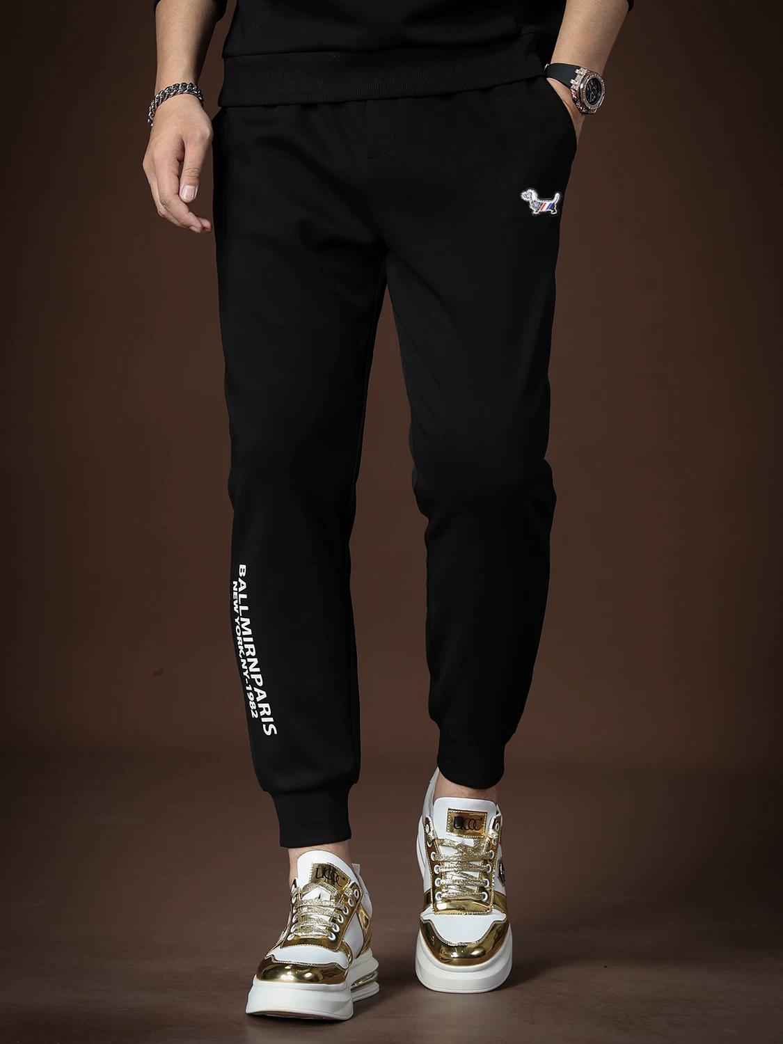 European Men s Casual Pants 2025 Autumn New Style Jogger Sweatpants Trendy Brand Cartoon Badge Slim Fit Pants for Men M чёрный
European Men s Casual Pants 2025 Autumn New Style Jogger Sweatpants Trendy Brand Cartoon Badge Slim Fit Pants for Men M чёрный