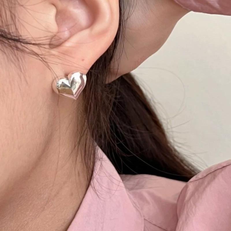 BF CLUB 925 Sterling Silver Earrings For Women Trendy Simple Gold Heart Shape Earring Jewelry Prevent Allergy Party Accessories
BF CLUB 925 Sterling Silver Earrings For Women Trendy Simple Gold Heart Shape Earring Jewelry Prevent Allergy Party Accessories