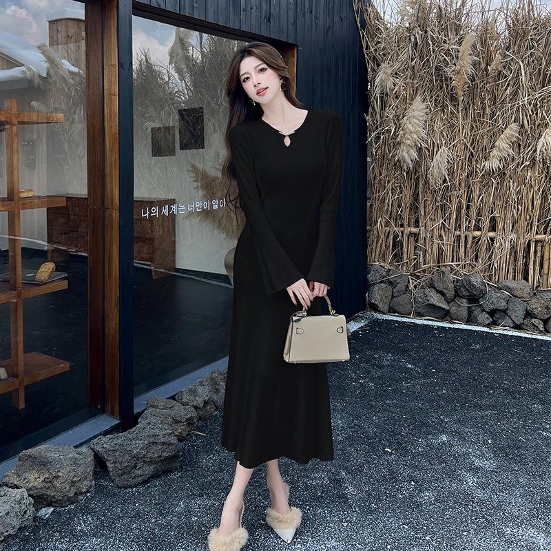 Elegant Bell Sleeve Bodycon Knit Dress and Coat - New Chinese Style for Women, Autumn Winter Collection One Size
Elegant Bell Sleeve Bodycon Knit Dress and Coat - New Chinese Style for Women, Autumn Winter Collection One Size
