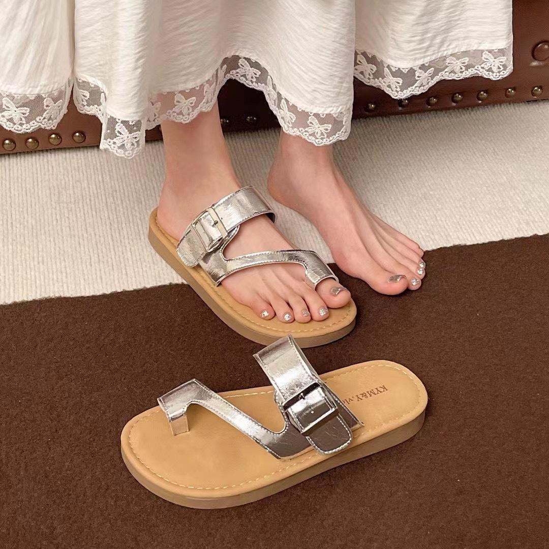 0688-7 Flat-bottomed set of toe French cool slippers for women 2025 summer wear retro seaside beach shoes soft-soled shoes for women 40 серебряный
0688-7 Flat-bottomed set of toe French cool slippers for women 2025 summer wear retro seaside beach shoes soft-soled shoes for women 40 серебряный