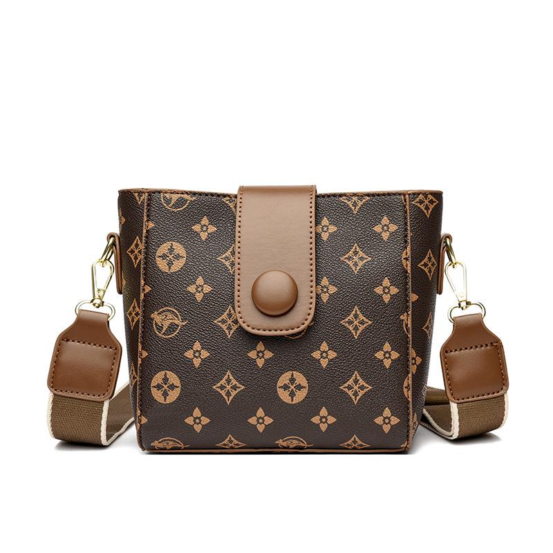 Women s bag new multi-compartment square bag Women s shoulder messenger bag Soft surface versatile small bag Bucket bag
Women s bag new multi-compartment square bag Women s shoulder messenger bag Soft surface versatile small bag Bucket bag