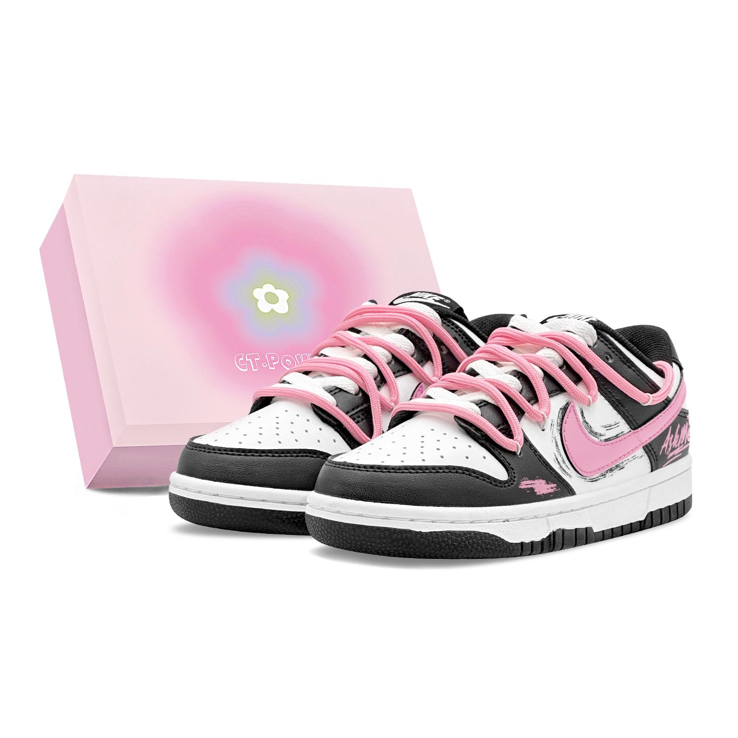 Nike Dunk Urban Chic Style Graffiti, Couple s, Romantic American Vintage, Classic And Versatile, Deconstruction Design CW1590-100(Team1655-S-BOX) 35.5
Nike Dunk Urban Chic Style Graffiti, Couple s, Romantic American Vintage, Classic And Versatile, Deconstruction Design CW1590-100(Team1655-S-BOX) 35.5