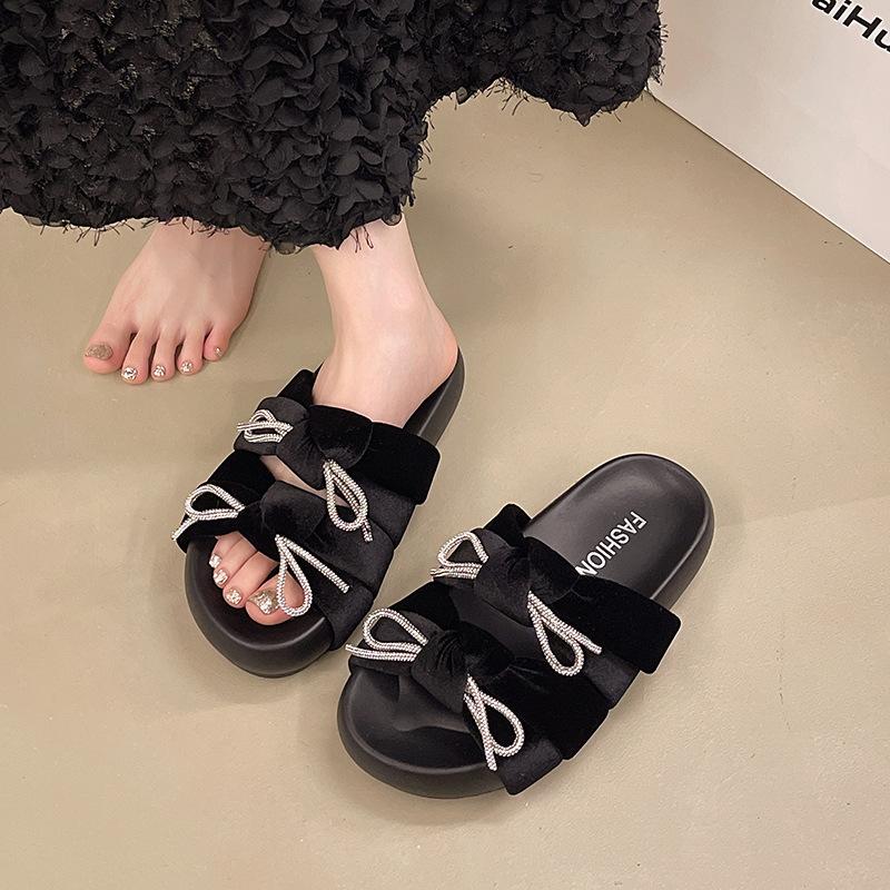 Rhinestone bow flat bottom one-word shoes women s summer new high-end design outer wear open-toed sandals 35 серебряный
Rhinestone bow flat bottom one-word shoes women s summer new high-end design outer wear open-toed sandals 35 серебряный
