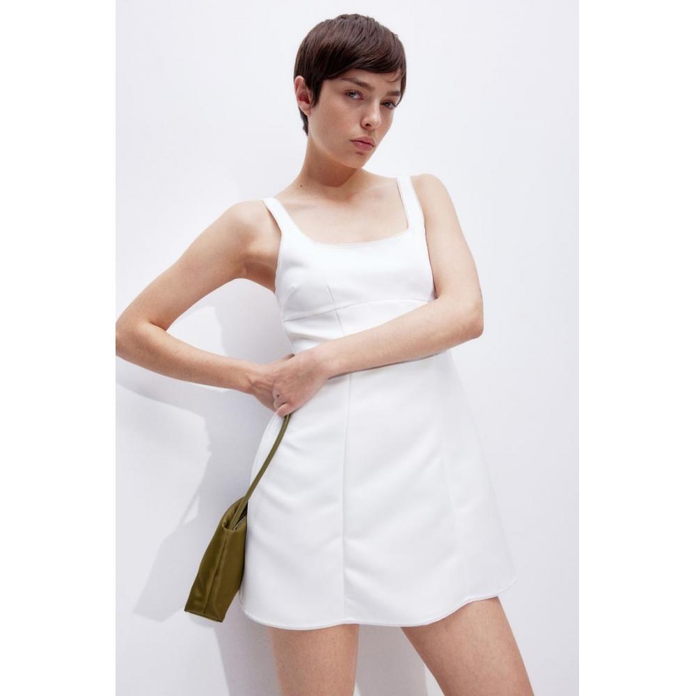 Расклешенное платье HM белое
Расклешенное платье HM белое