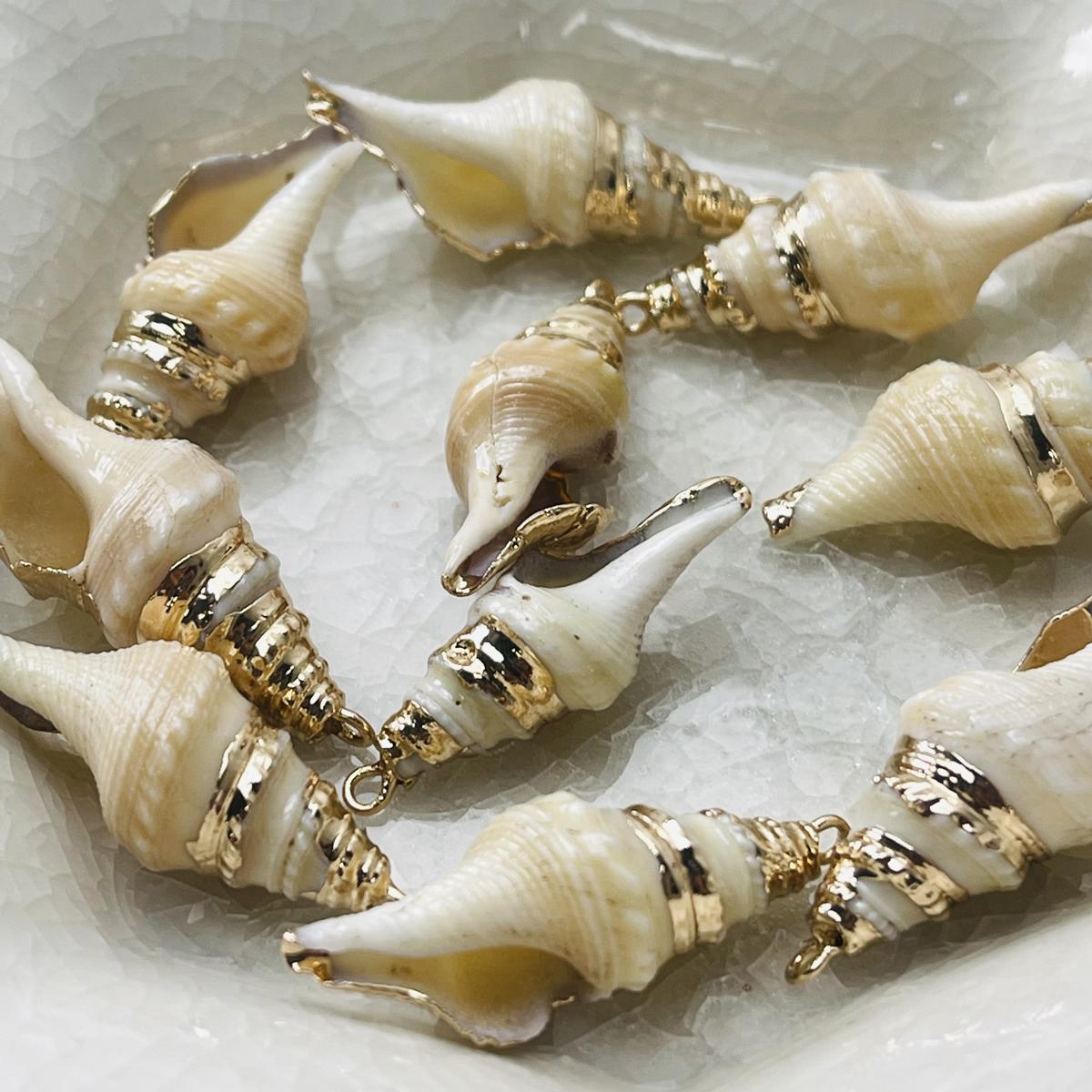 10 шт., Подвески-шармы из натуральной ракушки, раковины, сплава цинка с золотистым краем для DIY-аксессуаров для ожерелья, для креативного изготовления ювелирных изделий, сувениры для девичника 10Pcs/14×33-15-35mm
10 шт., Подвески-шармы из натуральной ракушки, раковины, сплава цинка с золотистым краем для DIY-аксессуаров для ожерелья, для креативного изготовления ювелирных изделий, сувениры для девичника 10Pcs/14×33-15-35mm