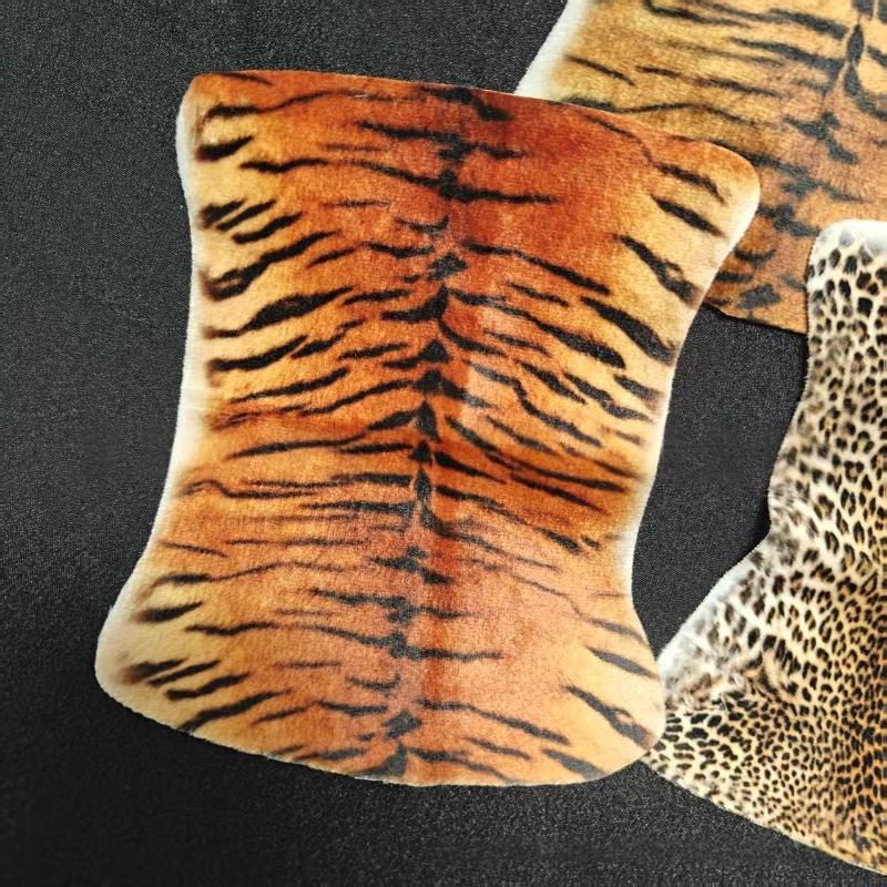 1Pcs 1:12 Dollhouse Miniature Tiger Pattern Leopard Pattern Plush Carpet Model Bedroom Living Room Decor Doll House Accessories
1Pcs 1:12 Dollhouse Miniature Tiger Pattern Leopard Pattern Plush Carpet Model Bedroom Living Room Decor Doll House Accessories