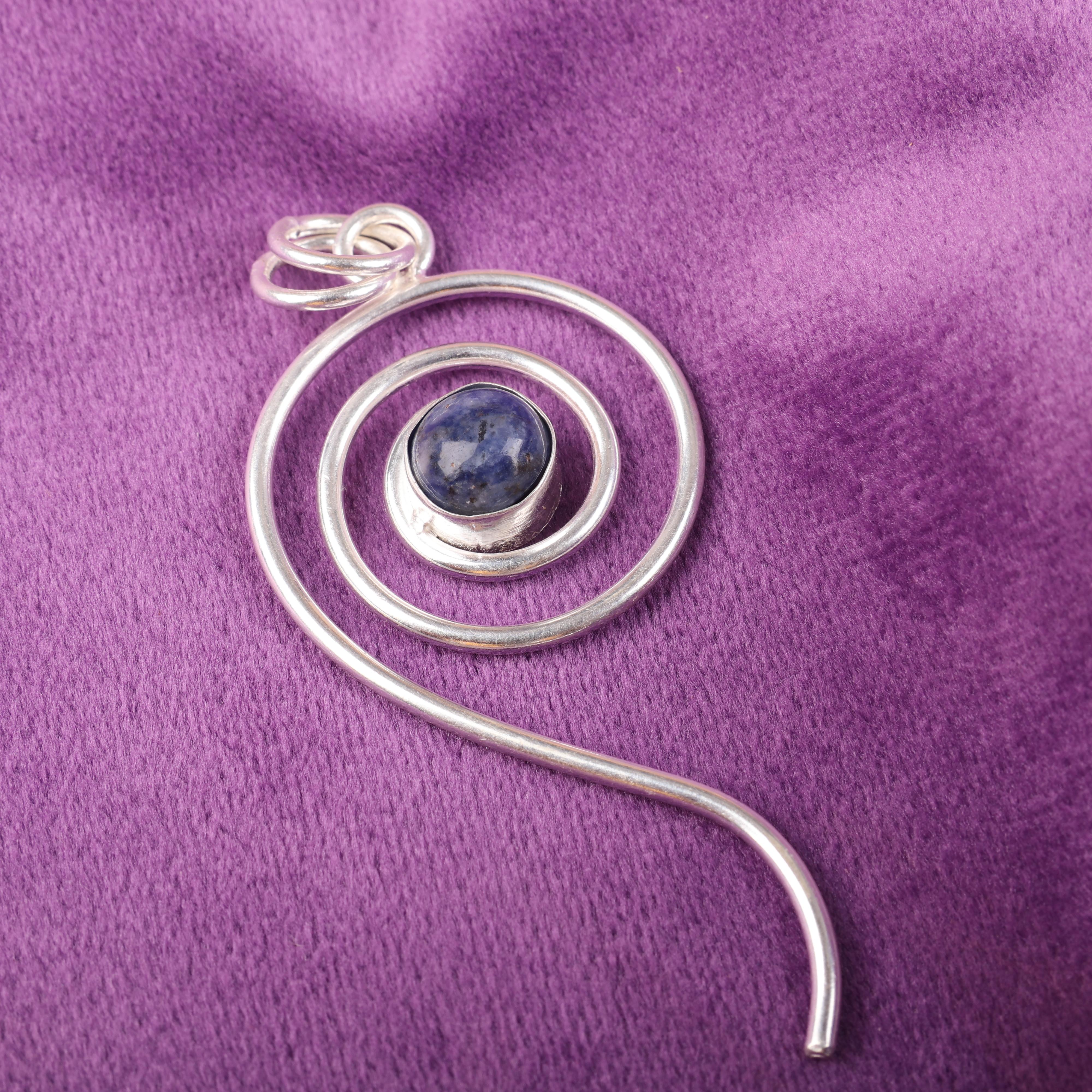 Подвеска с содалитом, ювелирное изделие из стерлингового серебра 925 пробы, красивая подвеска ручной работы для свадебного подарка 2.57 Inches синий
Подвеска с содалитом, ювелирное изделие из стерлингового серебра 925 пробы, красивая подвеска ручной работы для свадебного подарка 2.57 Inches синий