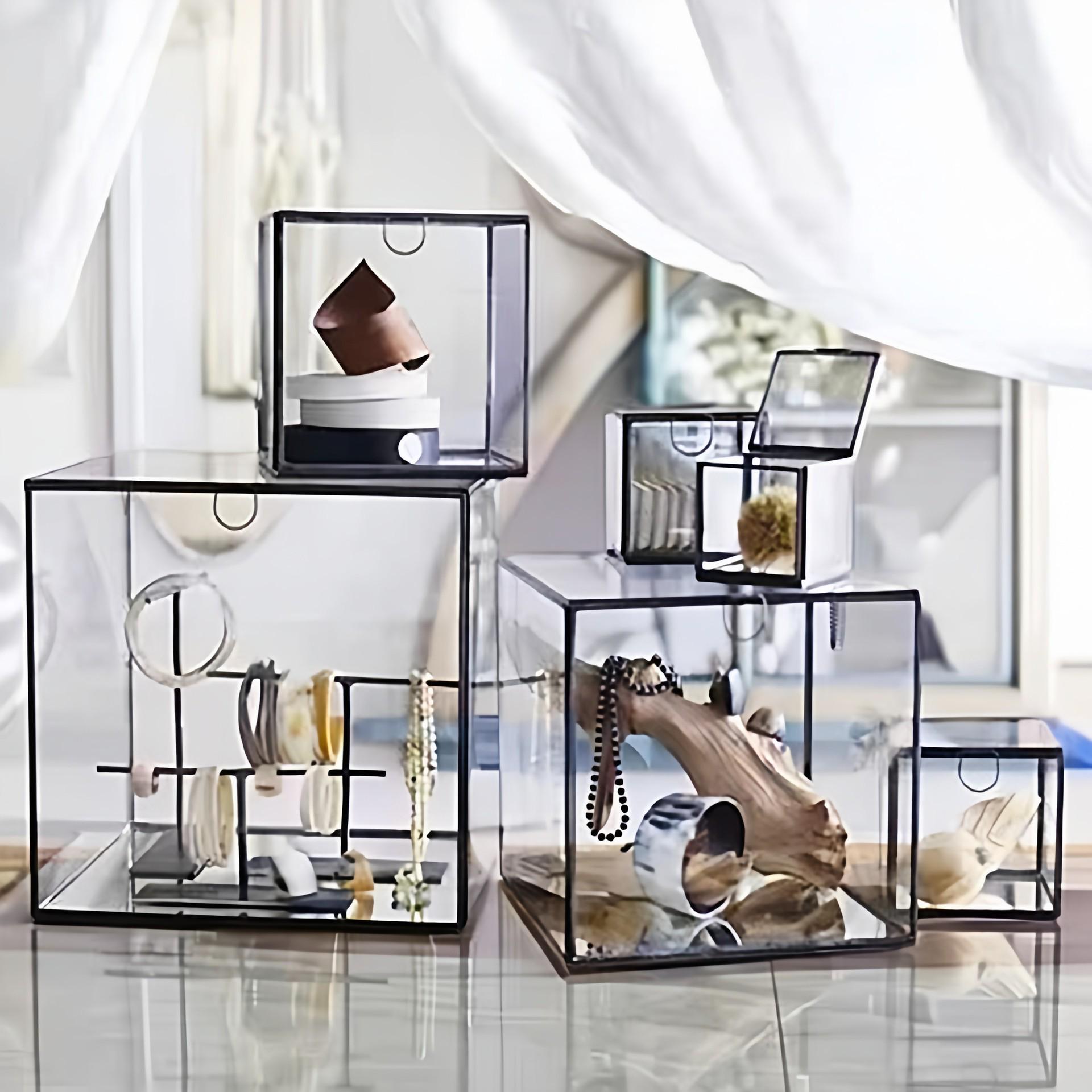 Elegant Gold Glass Jewelry Box with Preserved Flower - Wedding Gift, Room Decor, Dessert Display, Storage, and Decorative Prop. Tin Black 11x11x12cm
Elegant Gold Glass Jewelry Box with Preserved Flower - Wedding Gift, Room Decor, Dessert Display, Storage, and Decorative Prop. Tin Black 11x11x12cm