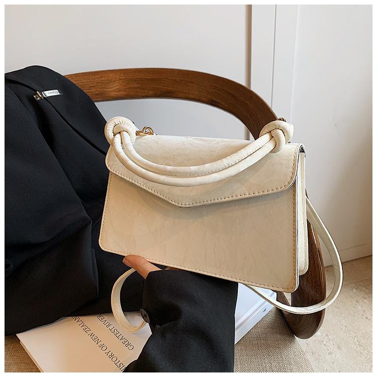 This year s popular small bag women s summer 2024 new trendy fashion portable small square bag with simple texture single shoulder messenger bag білий
This year s popular small bag women s summer 2024 new trendy fashion portable small square bag with simple texture single shoulder messenger bag білий
