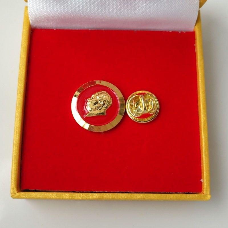 Chairman Mao Badge Badge Brooch Teacher Badge Serving People Business Suit Ornament Magnet Gift Box 2cm red gold-edged badge
Chairman Mao Badge Badge Brooch Teacher Badge Serving People Business Suit Ornament Magnet Gift Box 2cm red gold-edged badge