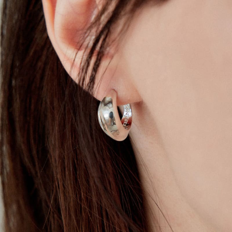 TIERNO E.004/WAVY EARRING silver
TIERNO E.004/WAVY EARRING silver