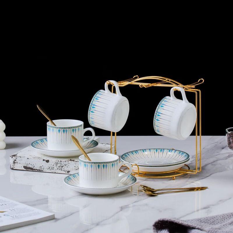 Элегантный европейский керамический кофейный и чайный сервиз
Элегантный европейский керамический кофейный и чайный сервиз