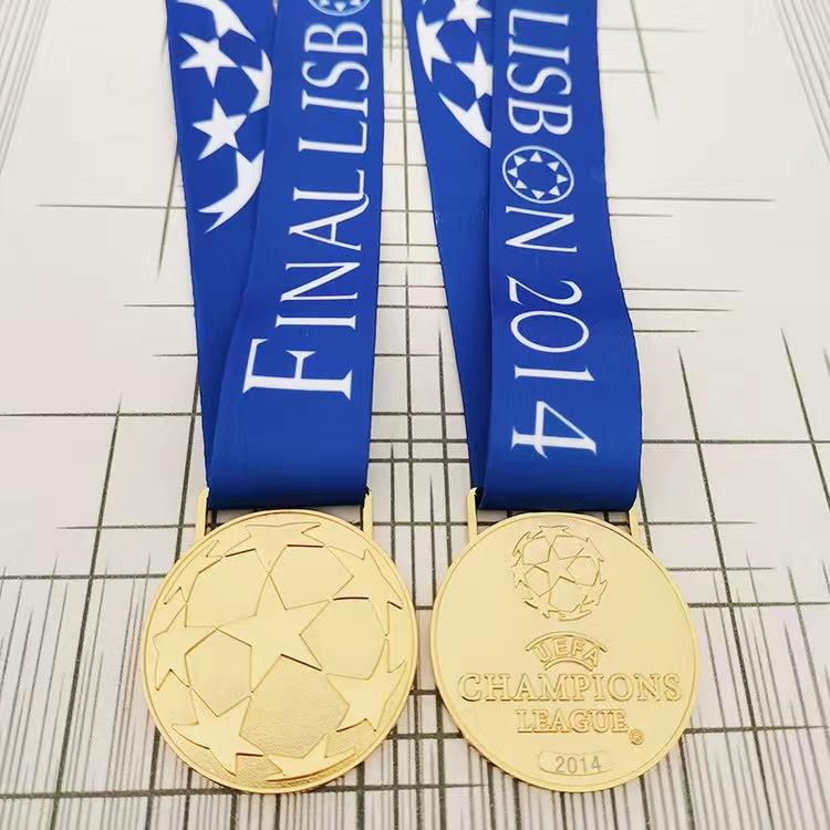Commemorative Soccer Medal Replica 2014 European Championship Design Metal Souvenir Collectible Sports Award Display One Size синий
Commemorative Soccer Medal Replica 2014 European Championship Design Metal Souvenir Collectible Sports Award Display One Size синий