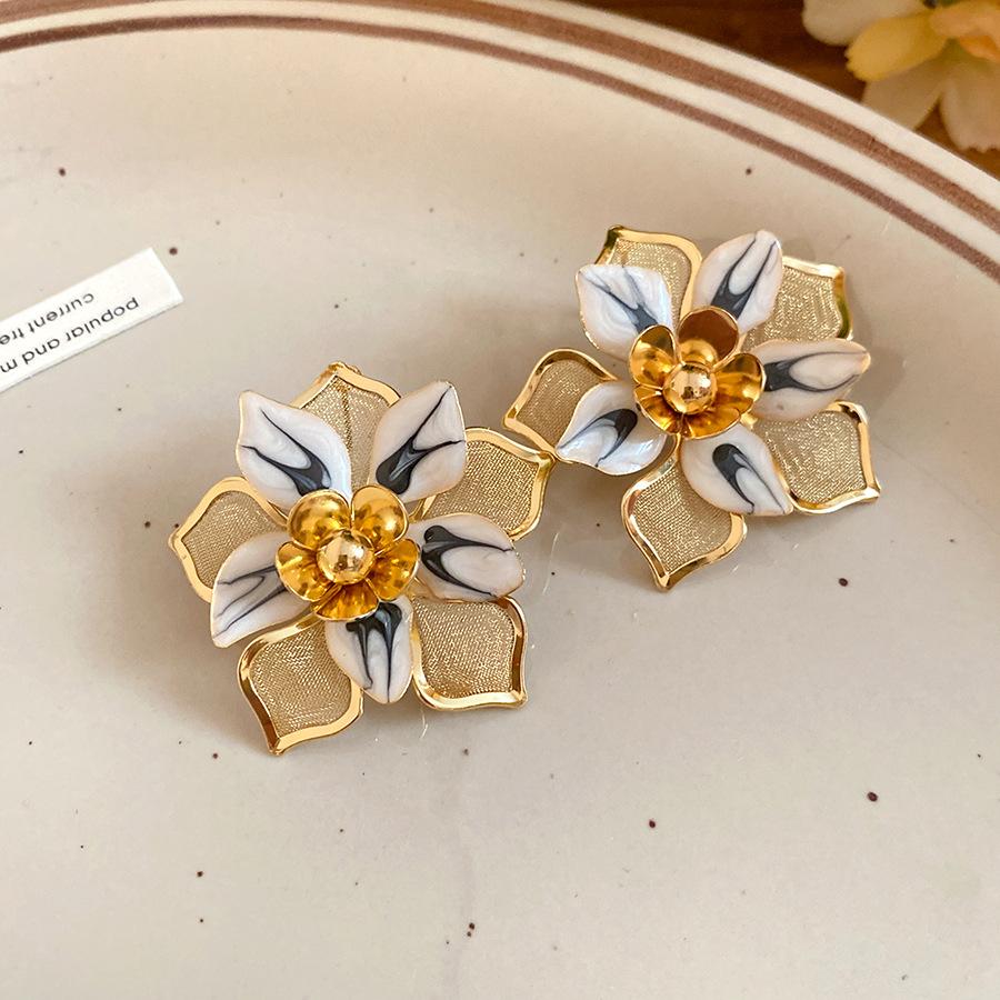 Holiday wind steel needle dripping oil flower stud earrings female sweet temperament earrings light luxury high-end earrings design sense niche
Holiday wind steel needle dripping oil flower stud earrings female sweet temperament earrings light luxury high-end earrings design sense niche