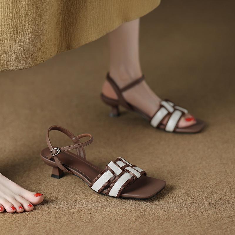 2929-2 exquisite low heel slippers 2025 summer new with skirt women s beautiful sandals 39
2929-2 exquisite low heel slippers 2025 summer new with skirt women s beautiful sandals 39