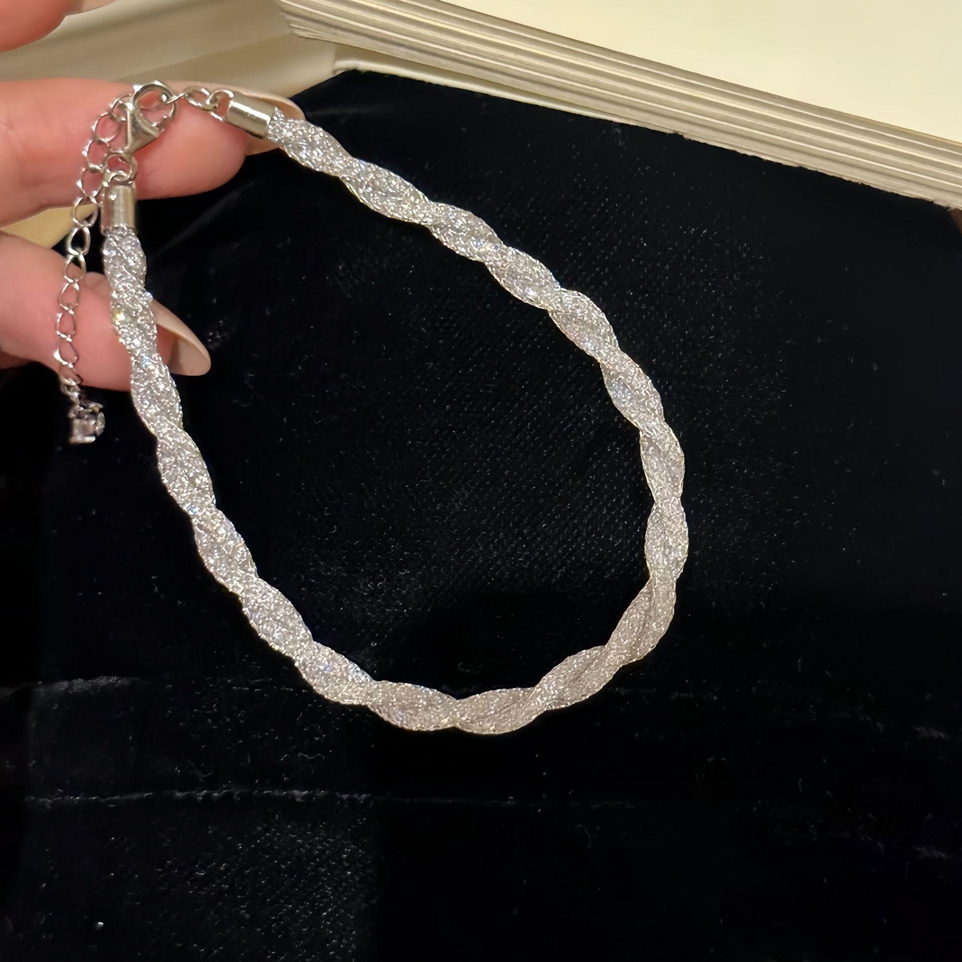 Grid Zircon Winding Bracelet Retro High-end Bracelet Light Luxury Simple Fashion Personalized Jewelry Women
Grid Zircon Winding Bracelet Retro High-end Bracelet Light Luxury Simple Fashion Personalized Jewelry Women