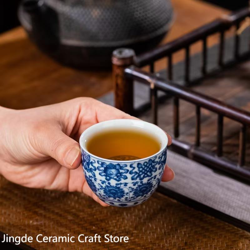 Jingdezhen Antique Clay Blue And White Porcelain Eight Treasures Entangled Lotus Teacup Retro Underglaze Color Tea Tasting Cup <200ml
Jingdezhen Antique Clay Blue And White Porcelain Eight Treasures Entangled Lotus Teacup Retro Underglaze Color Tea Tasting Cup <200ml