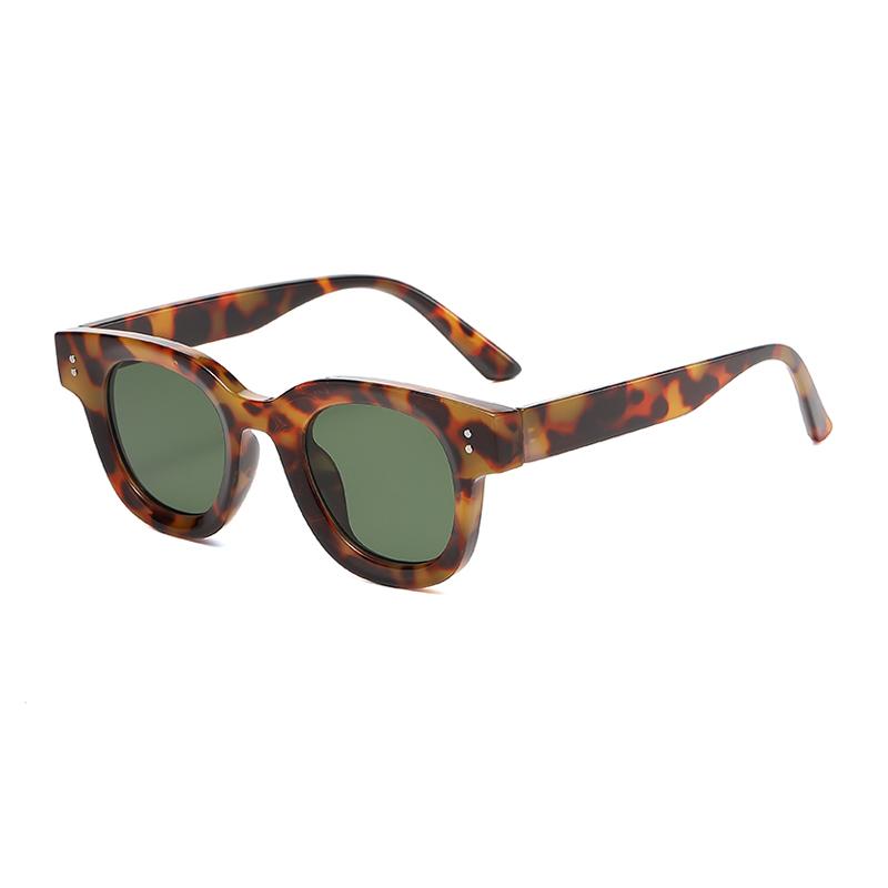 New Fashion Classic Retro Oval Frame Thickened Sunglasses 2024 Ocean Film Small Frame Street Photo Sun Glasses Female
New Fashion Classic Retro Oval Frame Thickened Sunglasses 2024 Ocean Film Small Frame Street Photo Sun Glasses Female
