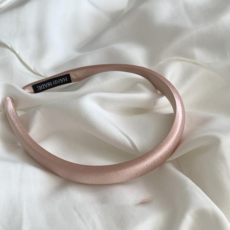 French Style High-end Satin Fine Hair Band For 2026 Women s Minimalist Headwear Washing Face Plate Hair Band Hair Accessories рожевий
French Style High-end Satin Fine Hair Band For 2026 Women s Minimalist Headwear Washing Face Plate Hair Band Hair Accessories рожевий