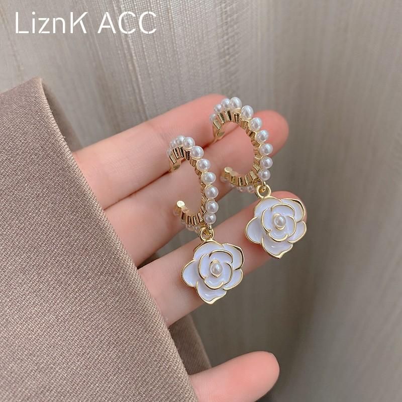 Silver needle pearl camellia flower earrings women s versatile small fresh design stud earrings French retro ear jewelry
Silver needle pearl camellia flower earrings women s versatile small fresh design stud earrings French retro ear jewelry
