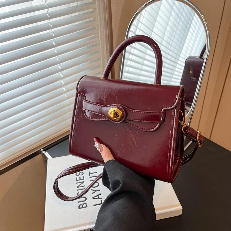 Premium retro portable small bag women s new autumn and winter versatile messenger commuter small square bag красный
Premium retro portable small bag women s new autumn and winter versatile messenger commuter small square bag красный