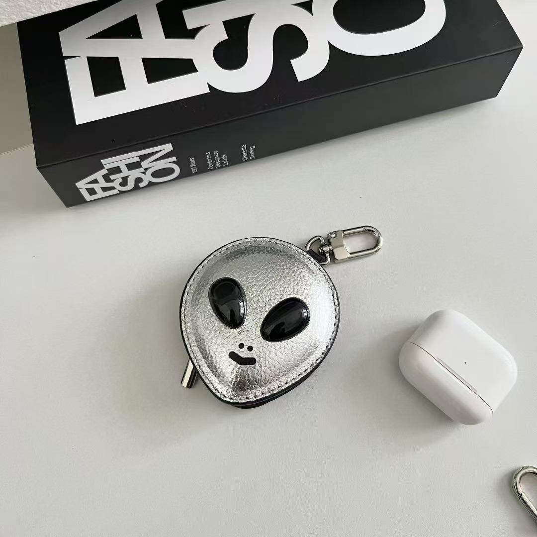 Alien Head Top Layer Cowhide Leather Bag Charm Earphone Key Storage Pouch Fashionable Accessory for Organizing Small Items
Alien Head Top Layer Cowhide Leather Bag Charm Earphone Key Storage Pouch Fashionable Accessory for Organizing Small Items