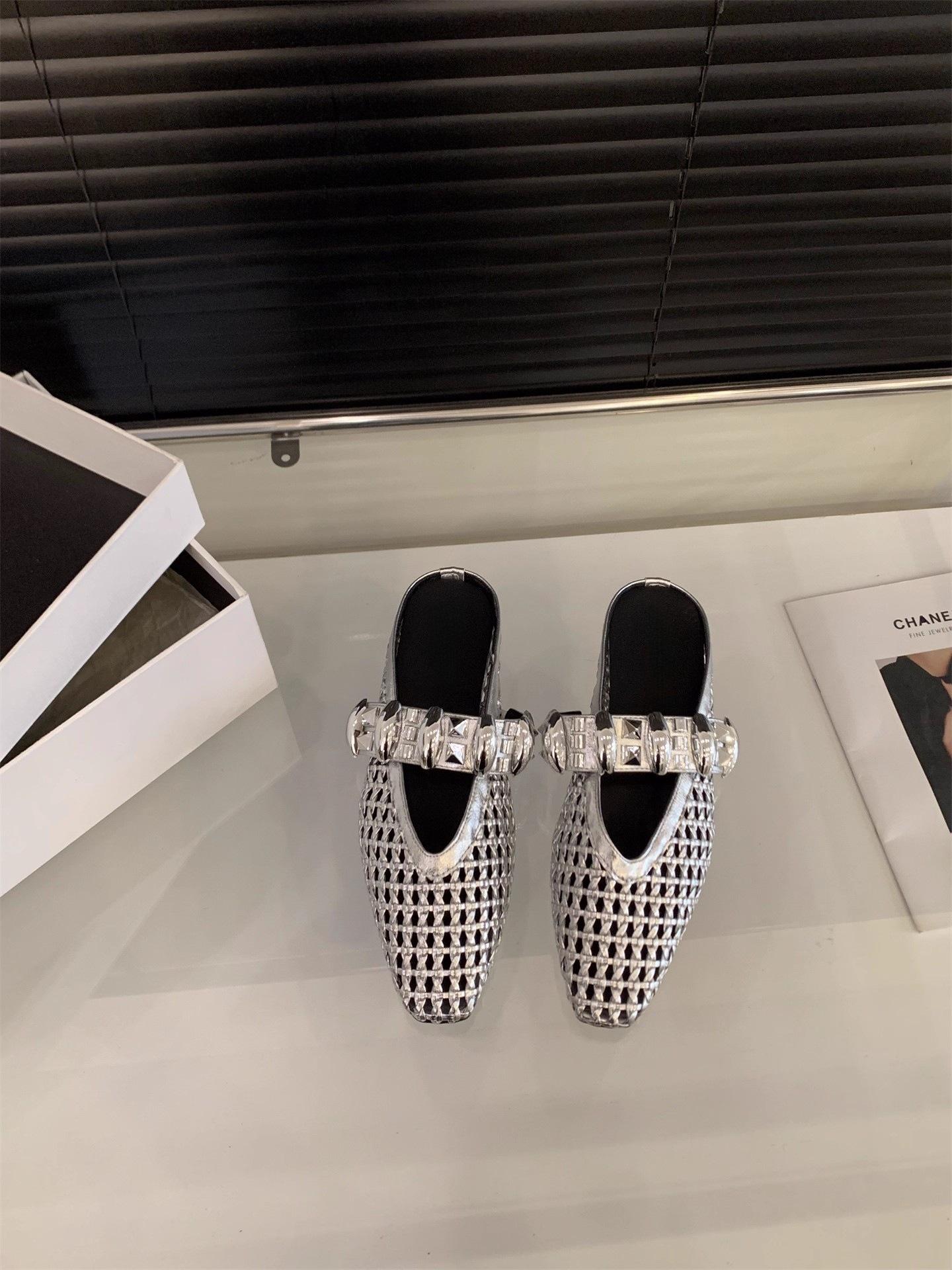 Inner height increase silver rhinestone mesh bag head half slippers women s shoes outer wear 2025 new summer Mary Jane sandals 40
Inner height increase silver rhinestone mesh bag head half slippers women s shoes outer wear 2025 new summer Mary Jane sandals 40