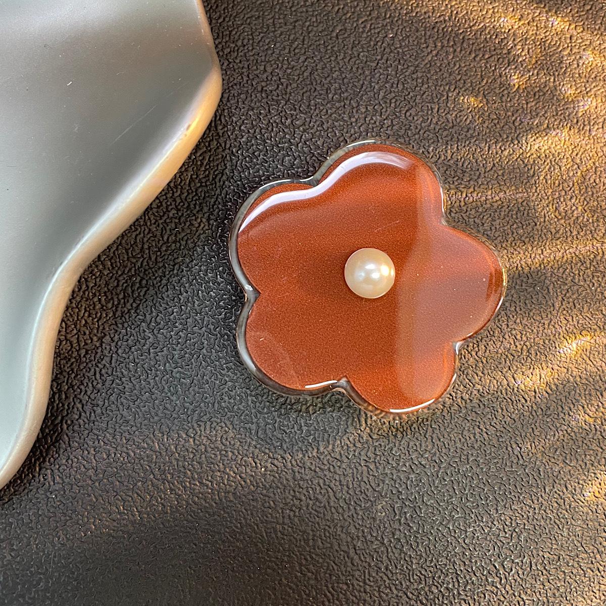 Korean Aesthetic Colorful Phone Case with Pearl Flower Retractable Holder
Korean Aesthetic Colorful Phone Case with Pearl Flower Retractable Holder