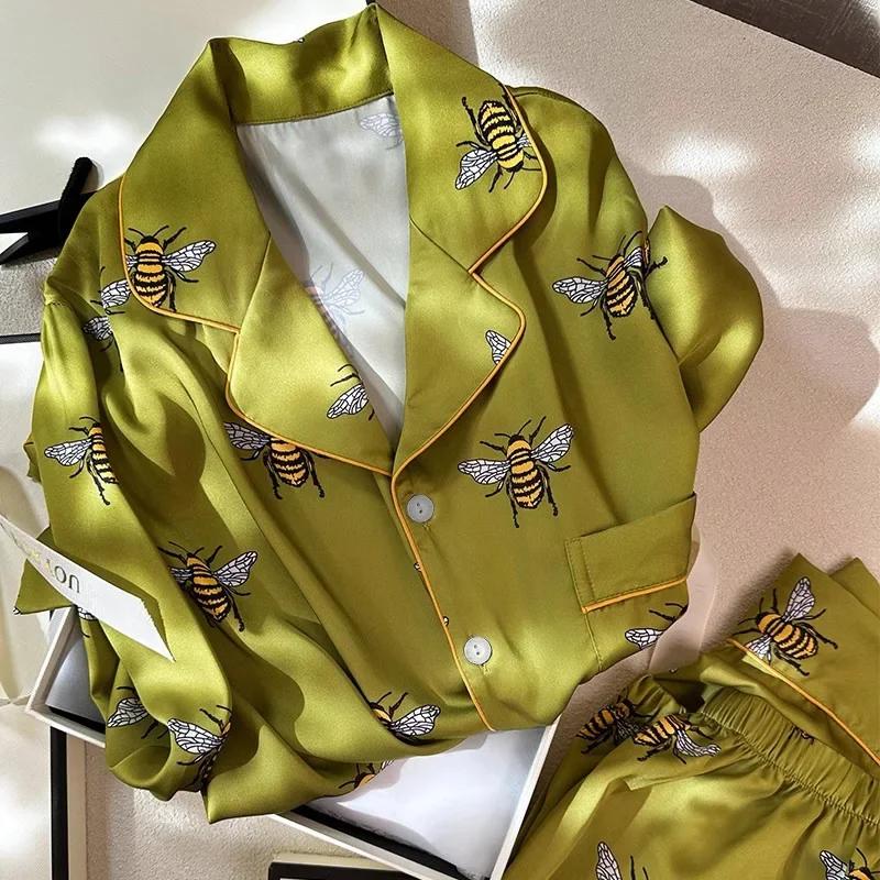 Женский пижамный комплект Весна Осень 2 предмета Пижама Принт пчелы Карман Искусственный шелк Сатин Ночная одежда Длинный рукав Пижама Мухер Пижама Домашняя одежда XL
Женский пижамный комплект Весна Осень 2 предмета Пижама Принт пчелы Карман Искусственный шелк Сатин Ночная одежда Длинный рукав Пижама Мухер Пижама Домашняя одежда XL