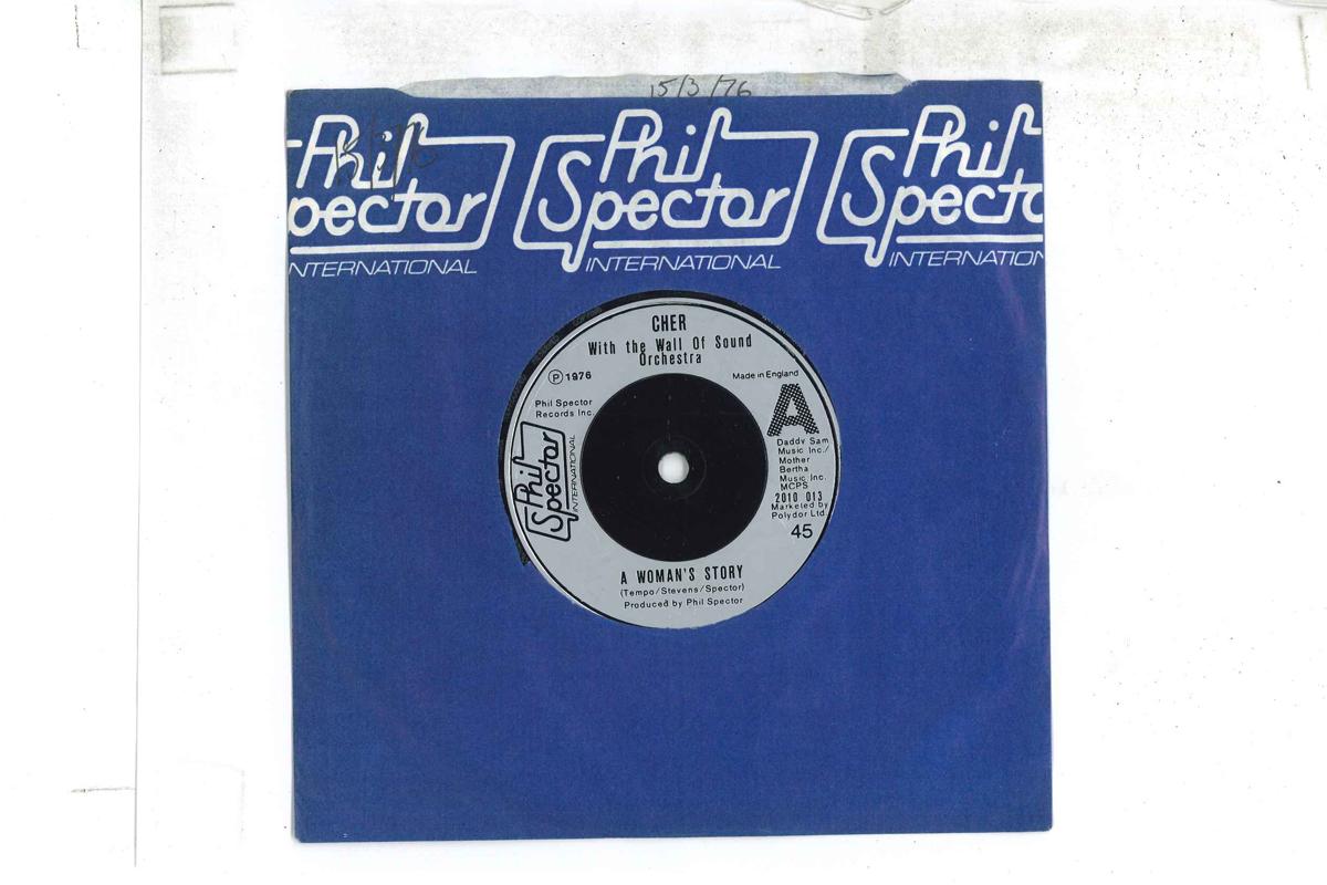 7inch Record CHER A Womans Story Baby I Love You 2010013 PHIL SPECTOR I 1976 UK Rock Used
7inch Record CHER A Womans Story Baby I Love You 2010013 PHIL SPECTOR I 1976 UK Rock Used